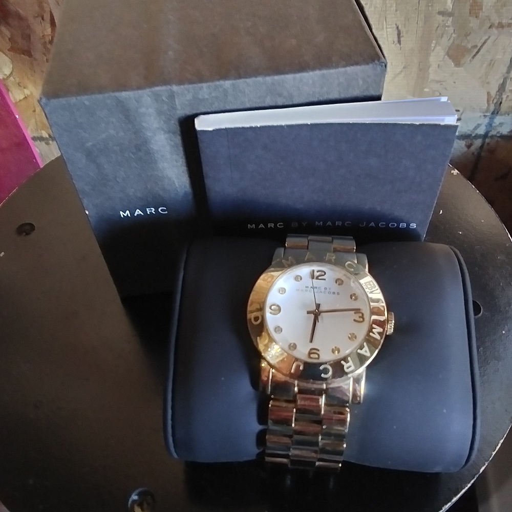 Marc by Marc Jacobs Amy Dinky Quartz White Dial Go